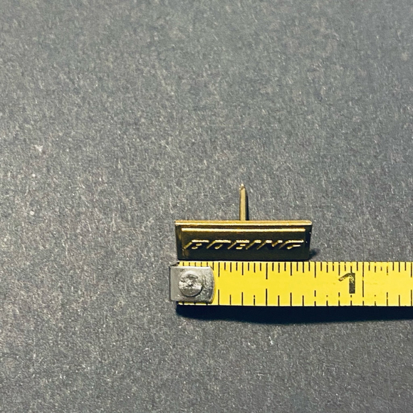 Boeing Gold Bar Aviation Lapel Pin - Picture 3 of 4